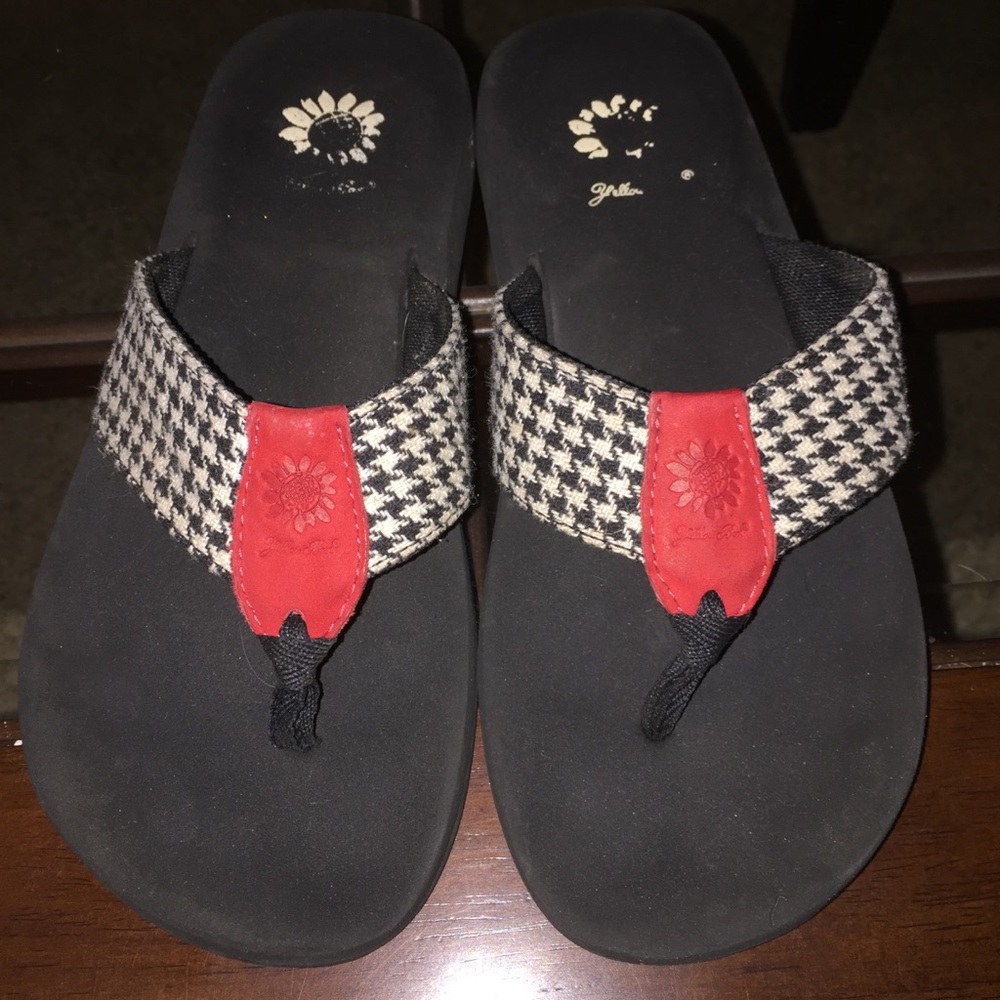 Yellow Box Houndstooth Flips Flops